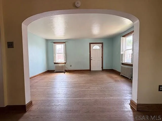 3 bed, 1.0 bath, $895 — Photo 2