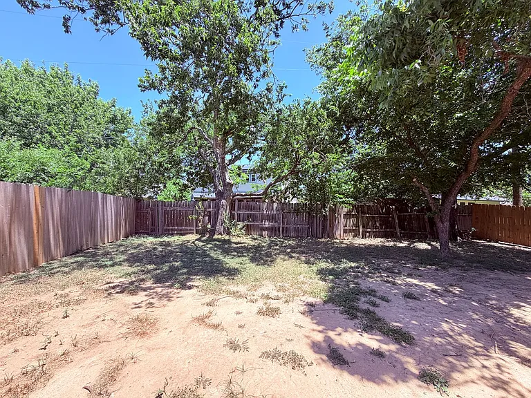 2013 James Pl — Photo 36