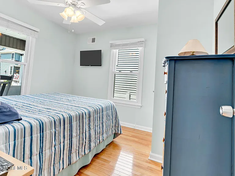 1900 Surf Ave — Photo 17