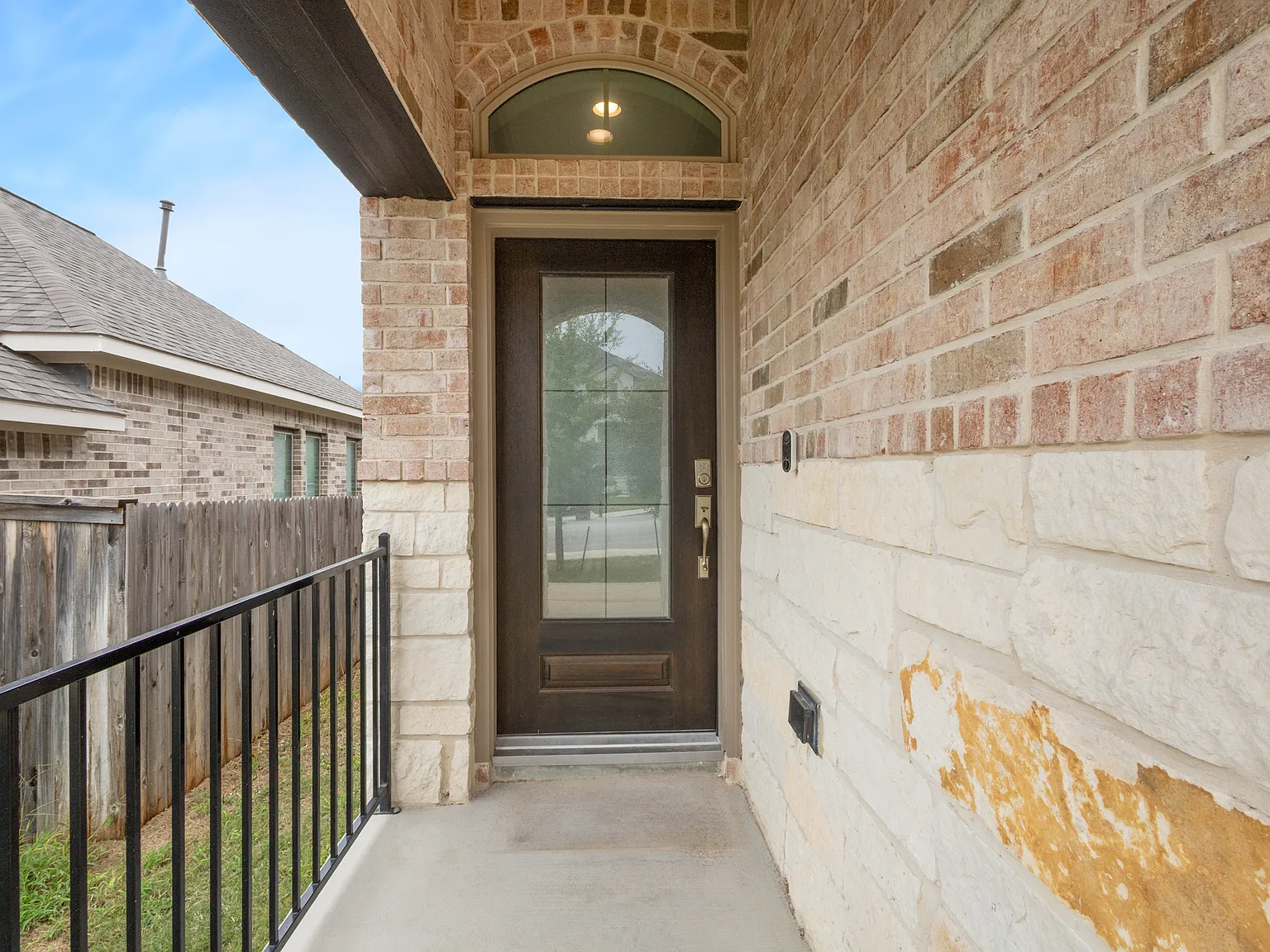 3 bed, 1649 sqft, $2,000 — Photo 2