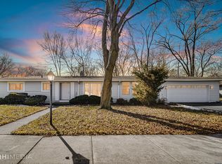 633 E Eisenhower Ave, Palatine, IL 60074
