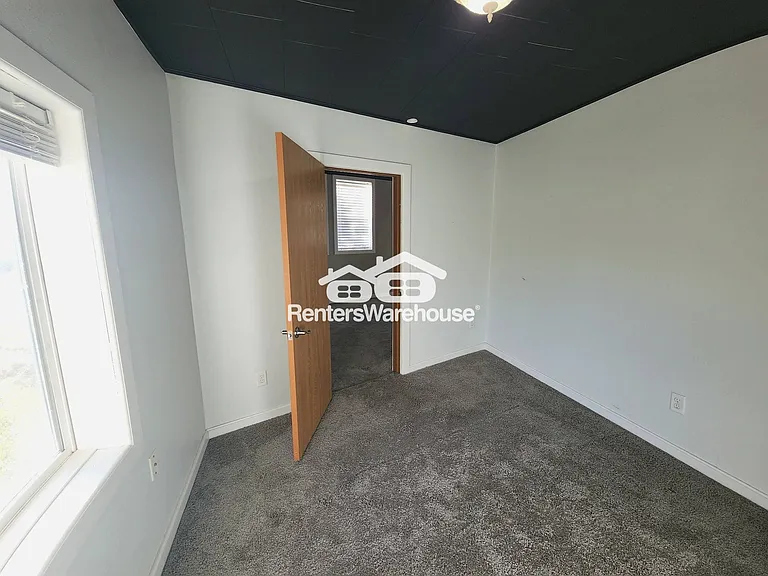 200 N Vine St — Photo 15