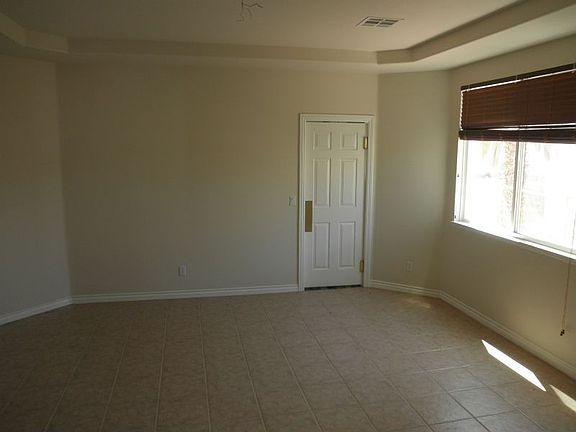 4th image of 19 Big Creek Ct