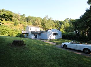 32 Cedar Rock Rd, Woodbridge, CT 06525