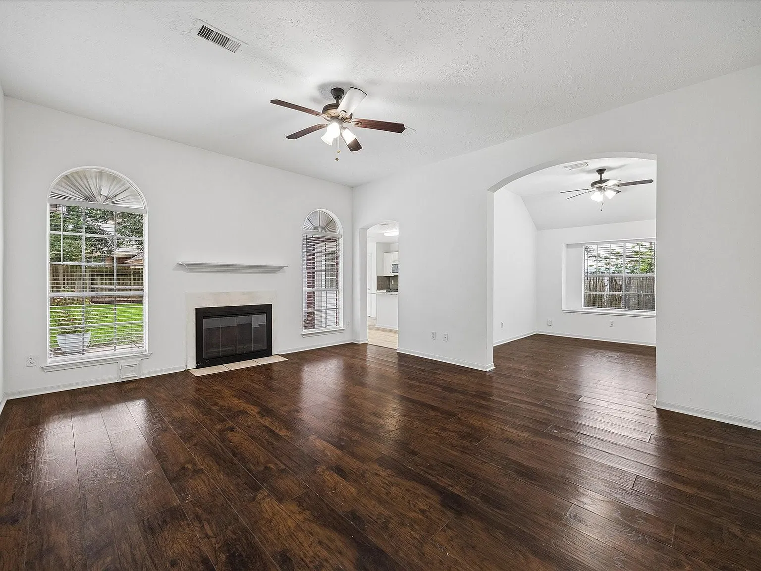 3 bed, 2.0 bath, 1685 sqft, $1,995 — Photo 2