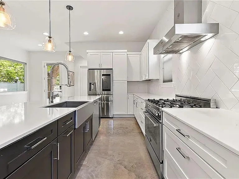 610 W 33rd St — Photo 4