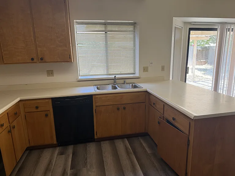844 Stetson Way — Photo 8