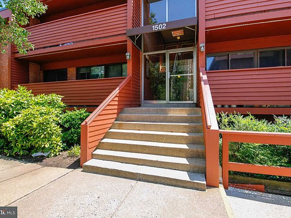 2nd image of 1502 S George Mason Dr APT 2