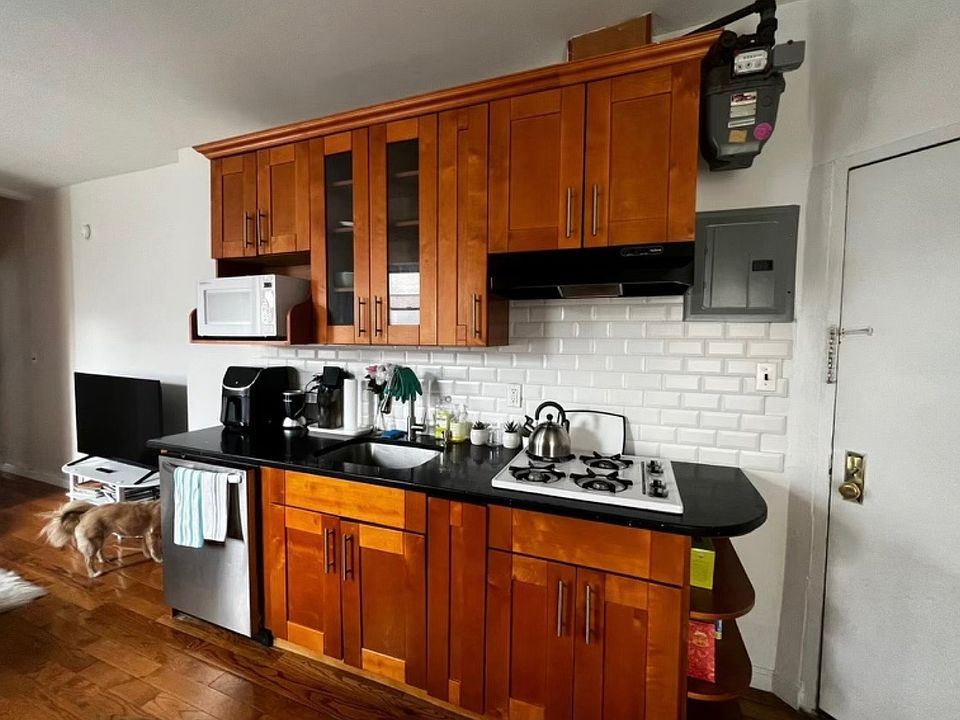 1st image of 264 E 2nd St #31