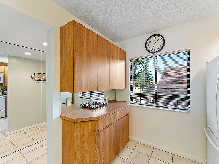 1001 Seafarer Cir #204 — Photo 11
