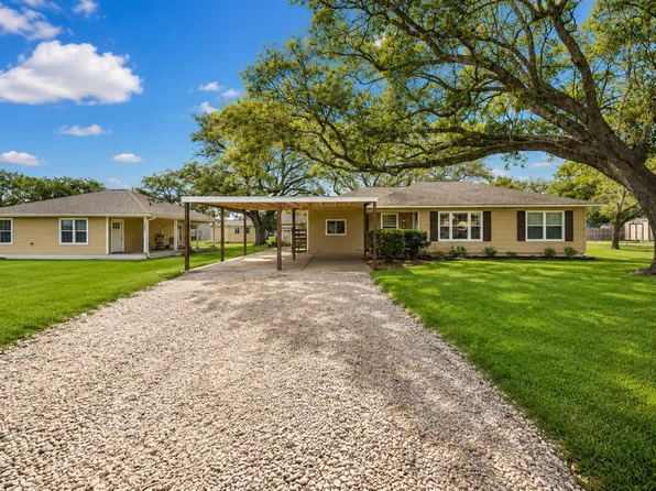 3027 Poppy St, Needville, TX 77461