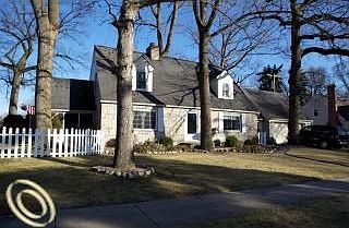 3rd image of 23590 Manistee Ave