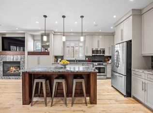 211 N 32nd Ave NW, Calgary, AB T2M 2P8