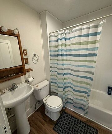 4th image of 1006 Walnut St #1