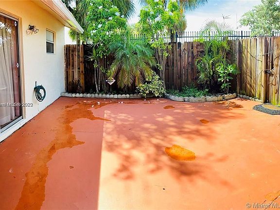 4th image of 21296 NE 8th Pl APT 3