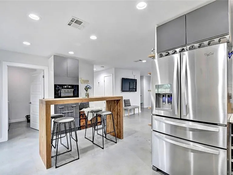 18410 Lake Terrace Dr — Photo 17