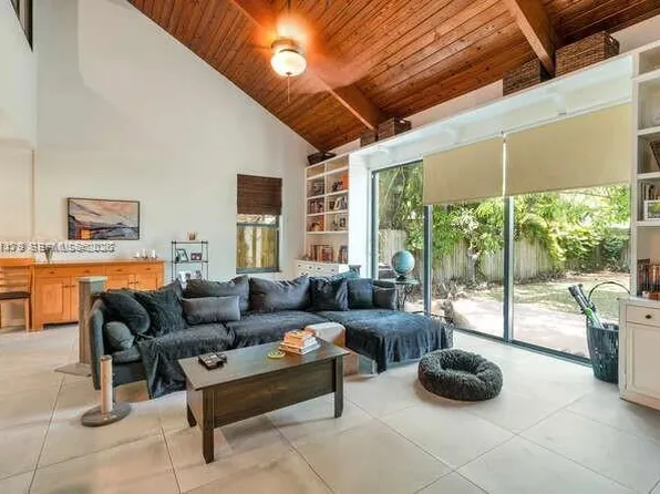 2869 W Trade Ave, Miami, FL 33133