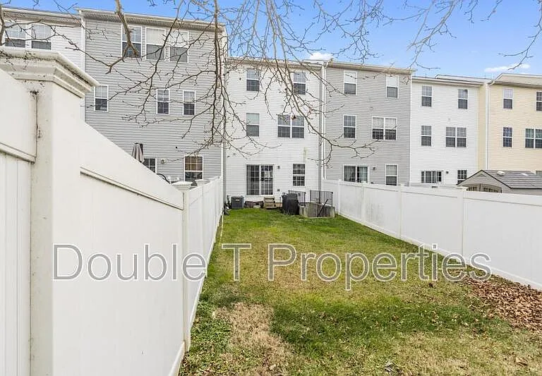 1841 Graymount Way — Photo 21