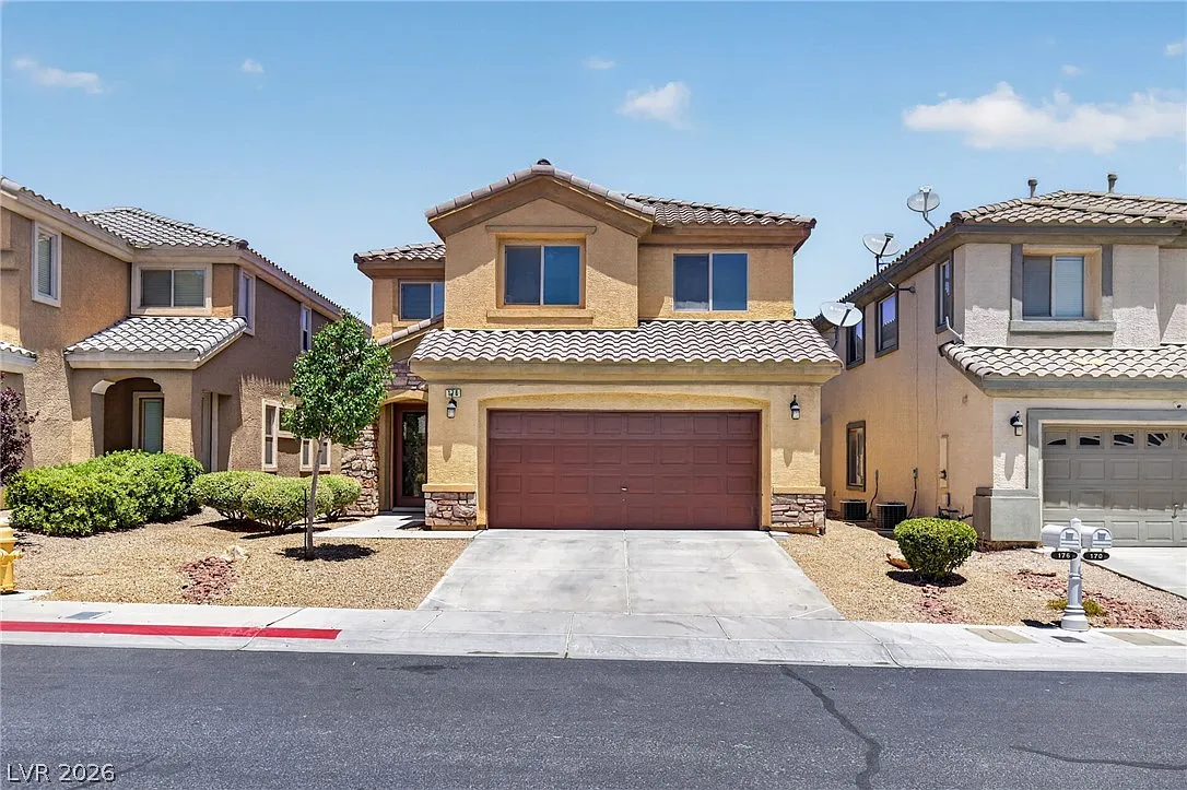 4 bed, 2.5 bath, 2667 sqft, $2,475 — Photo 1