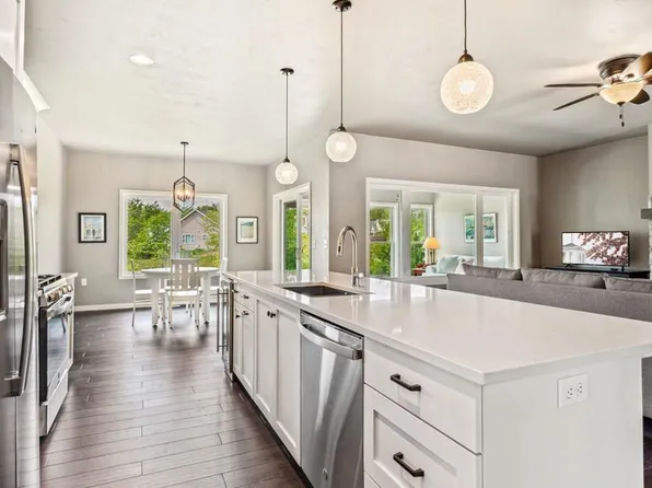 7989 Oakmont Way, Egg Harbor, WI 54209