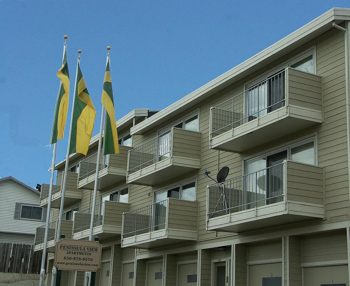 Peninsula View Apartments — Photo 1