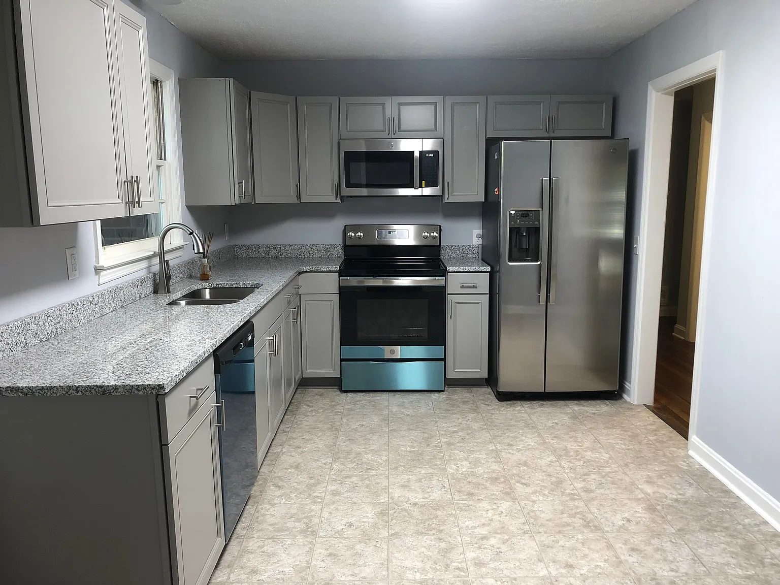 3 bed, 2.0 bath, 1464 sqft, $1,475 — Photo 2
