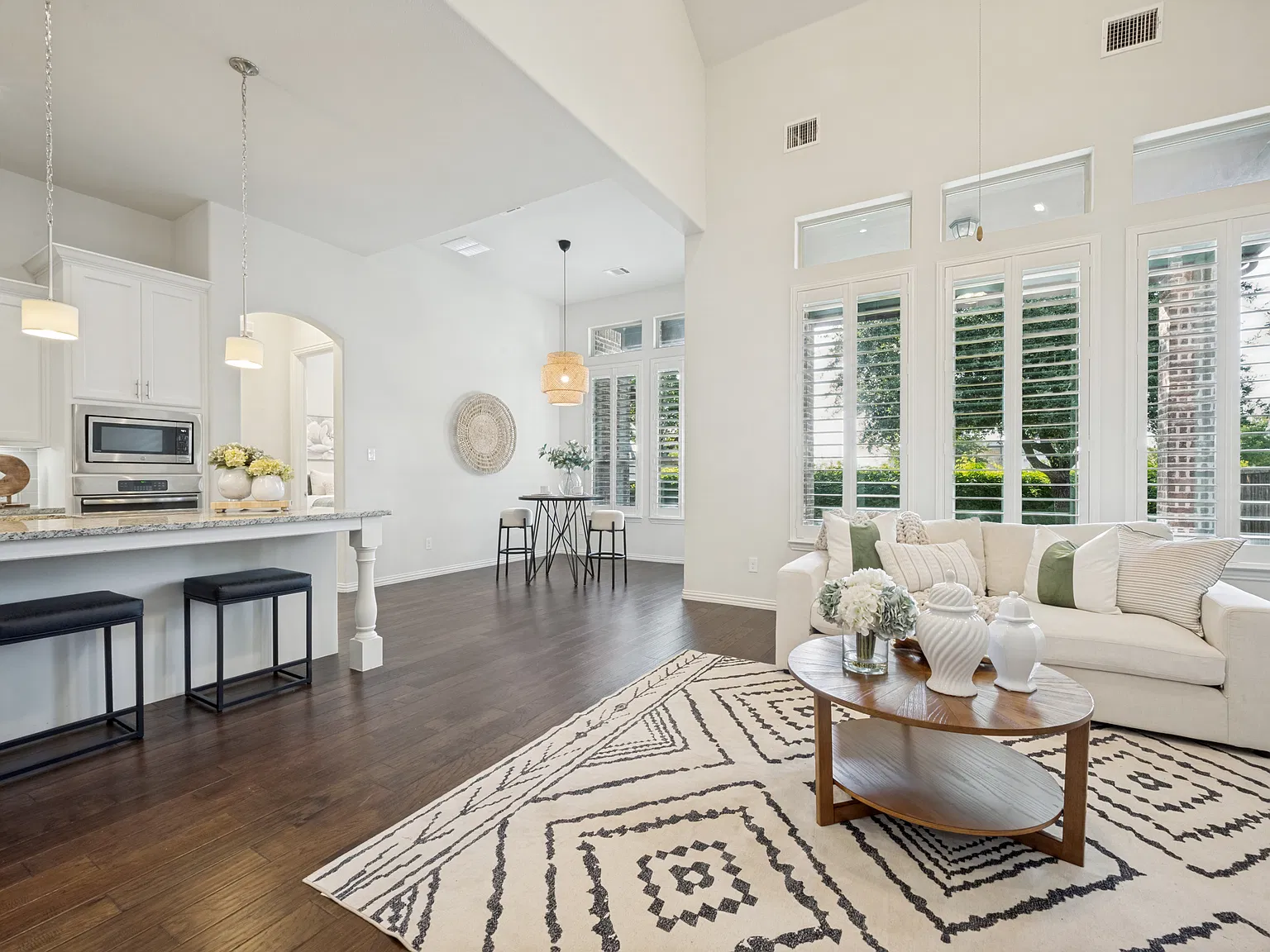3 bed, 2950 sqft, $3,800 — Photo 3