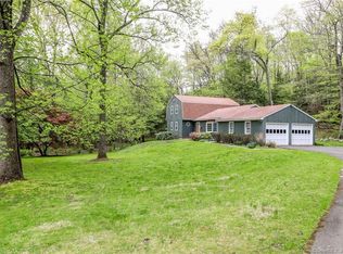 2 Great Pond Ln, Redding, CT 06896