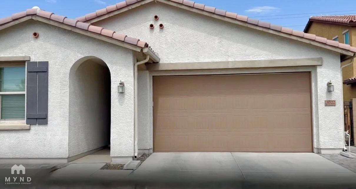 3 bed, 2.0 bath, 1862 sqft, $2,275 — Photo 1