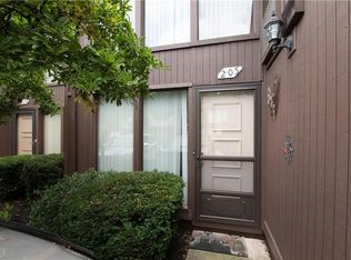 5590 Barton Rd UNIT 205, North Olmsted, OH