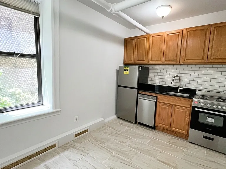 544 W 157th St #1B — Photo 4