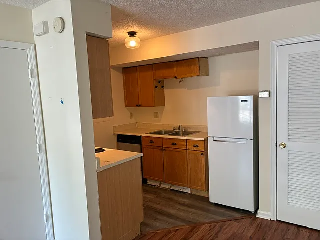 2494 Etiwan Ave #G6 — Photo 8