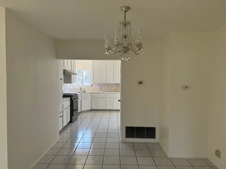 2028 Carlos St — Photo 10