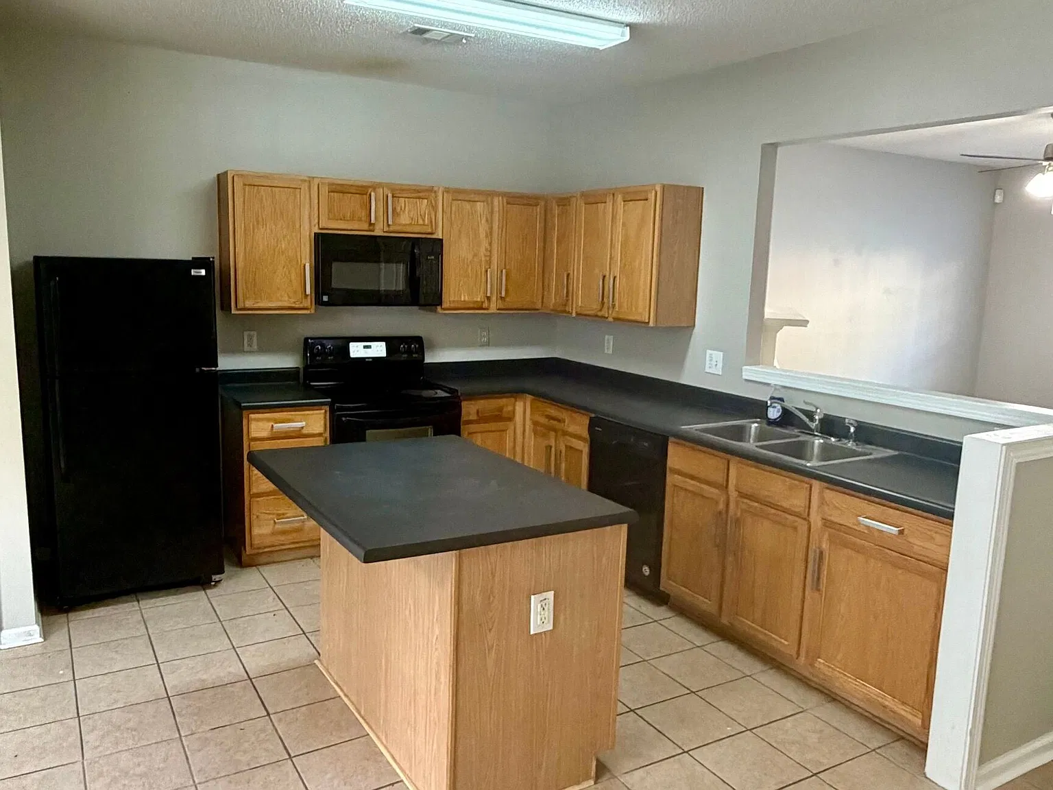 2 bed, 2.5 bath, 1492 sqft, $1,650 — Photo 4