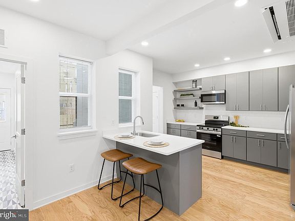 5th image of 726 Mura St