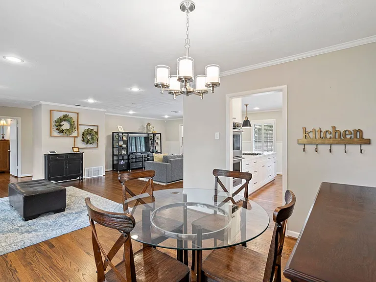 9203 Livenshire Dr — Photo 5