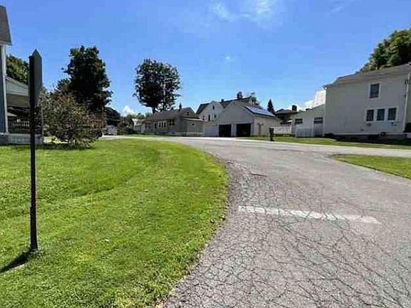 Exterior Neighborhood (street photo)