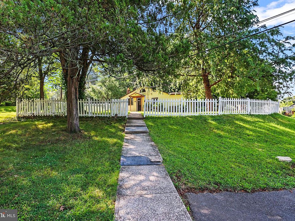 1st image of 586 Lewisberry Rd