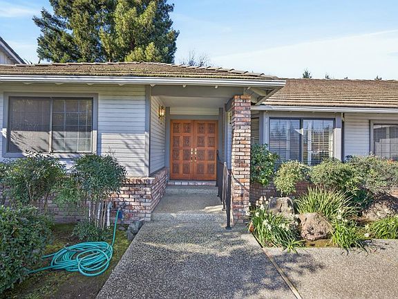 4th image of 14 Rose River Ct