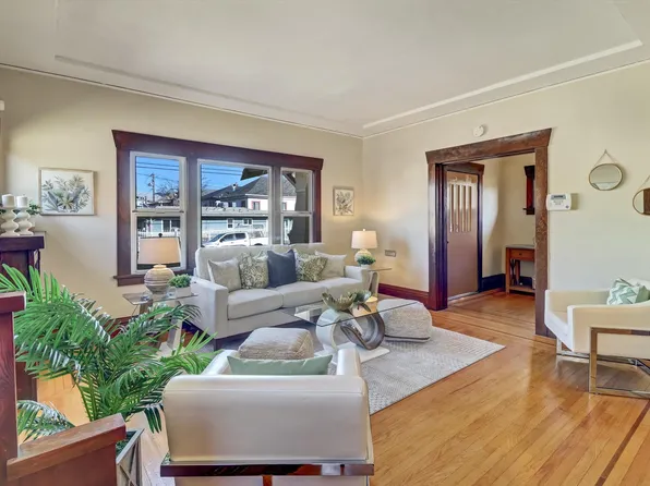 809 42nd St, Oakland, CA 94608