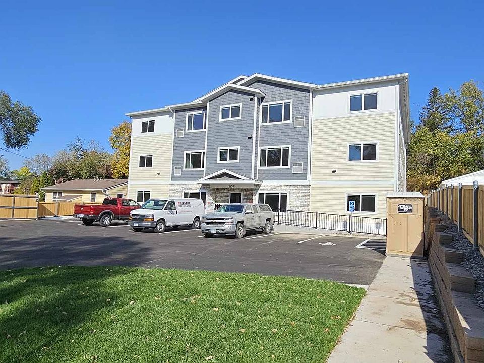 1st image of 1509 7th St E #202
