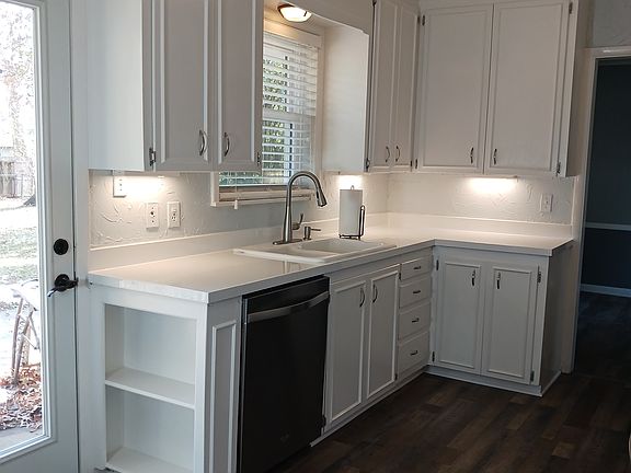 3rd image of 4017 S New Haven Ave