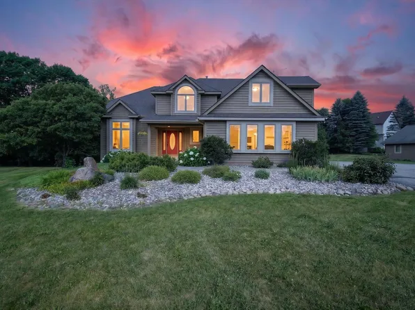 9236 Stoneyfield Ct, Dexter, MI 48130