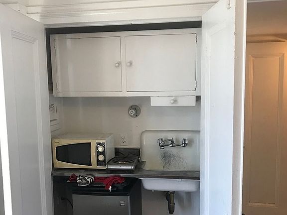 4th image of 320 E 42nd St APT 2811