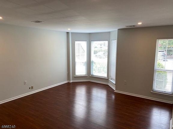 3rd image of 50 Pine St #C400h-h