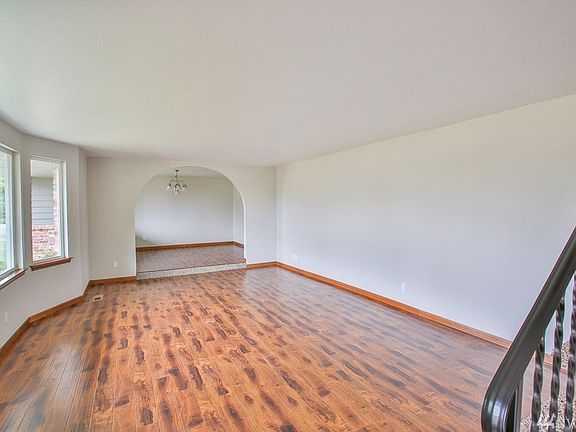 4th image of 2903 90th Ave E
