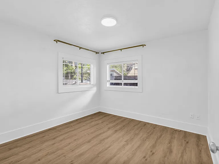 724 E Browning Ave — Photo 9