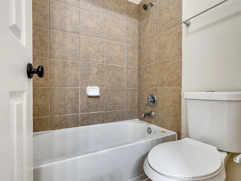 28006 Hollyfare Dr — Photo 29