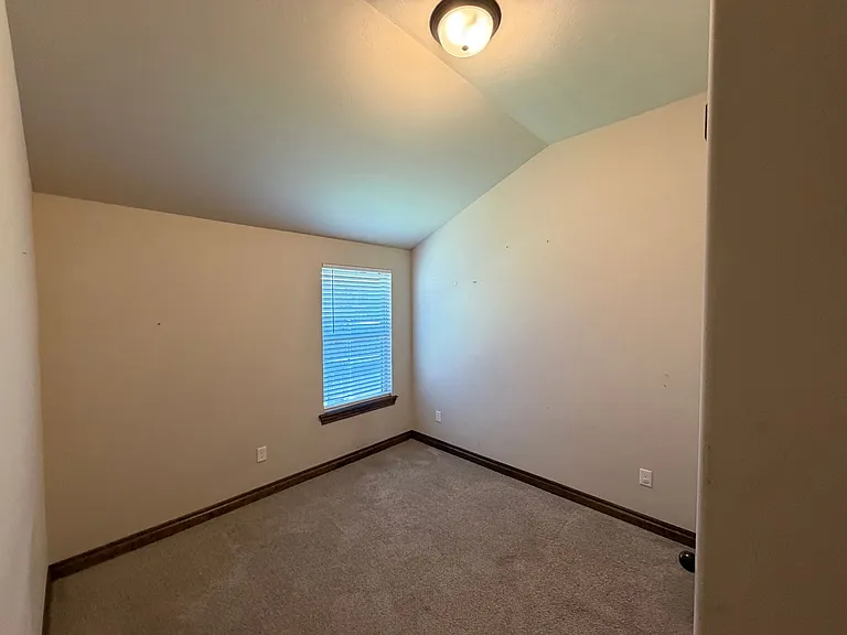215 Tuscany Cir — Photo 23
