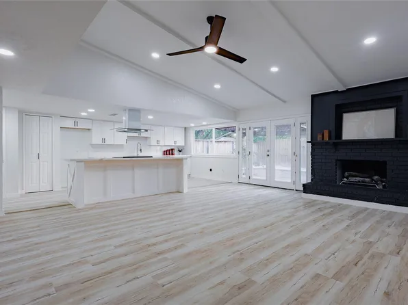 7310 Corta Calle Dr, Houston, TX 77083